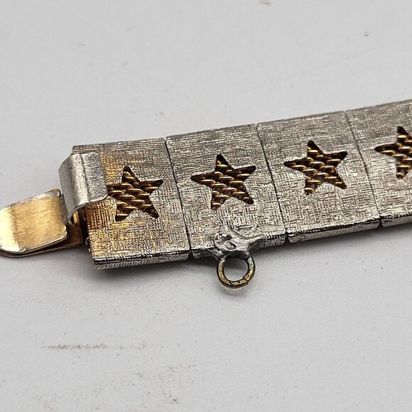 VTG Gold Tone Open Work Mesh Cut Out Stars Articulated Bracelet - Picture 4 of 12